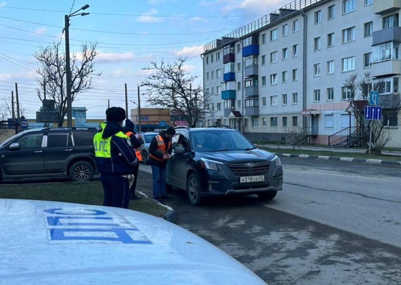 Сотрудники Холмской Госавтоинспекции провели профилактическое мероприятие «Внимание, железнодорожный переезд!».